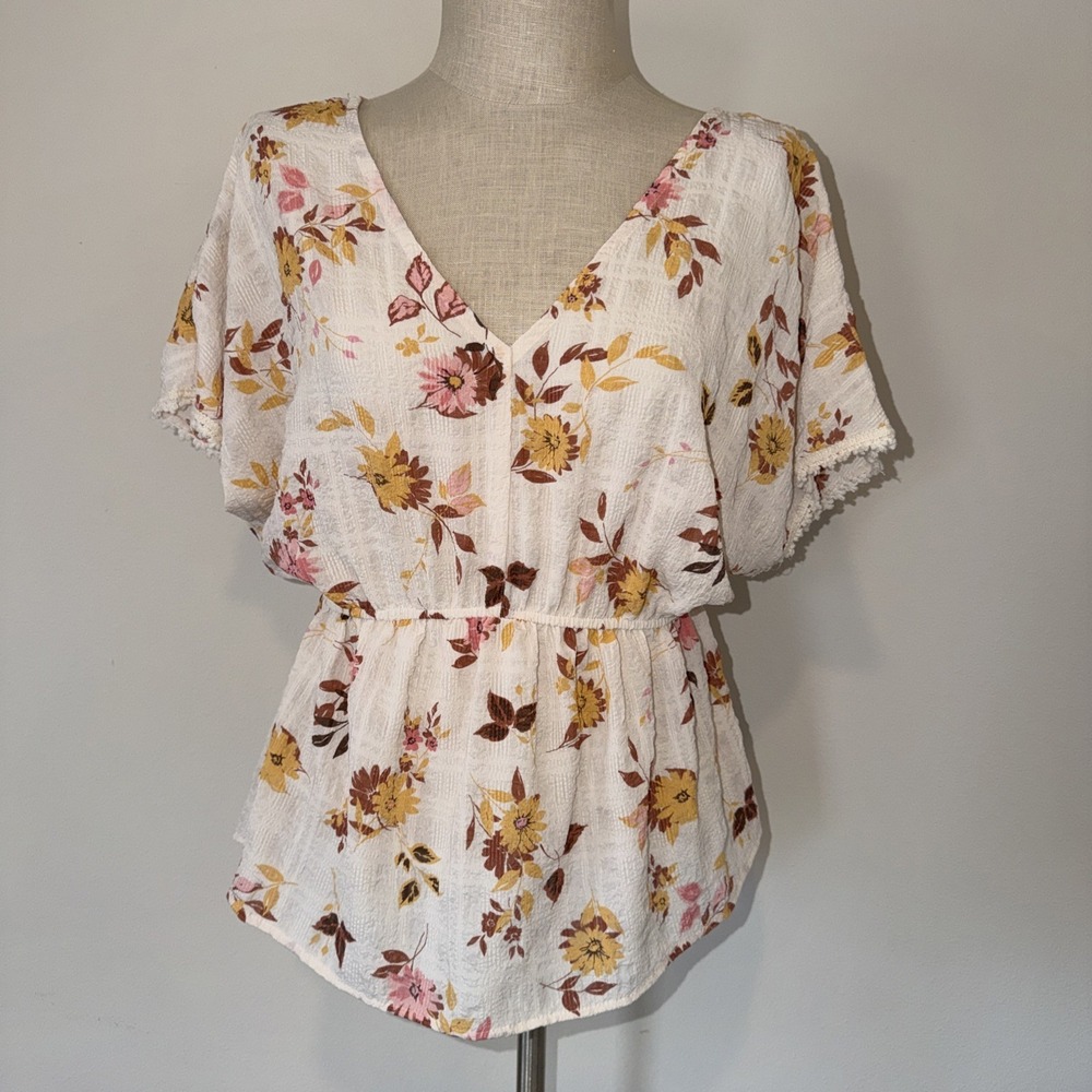 Daytrip Women's White‎ Floral Neck Blouse Top Size Small